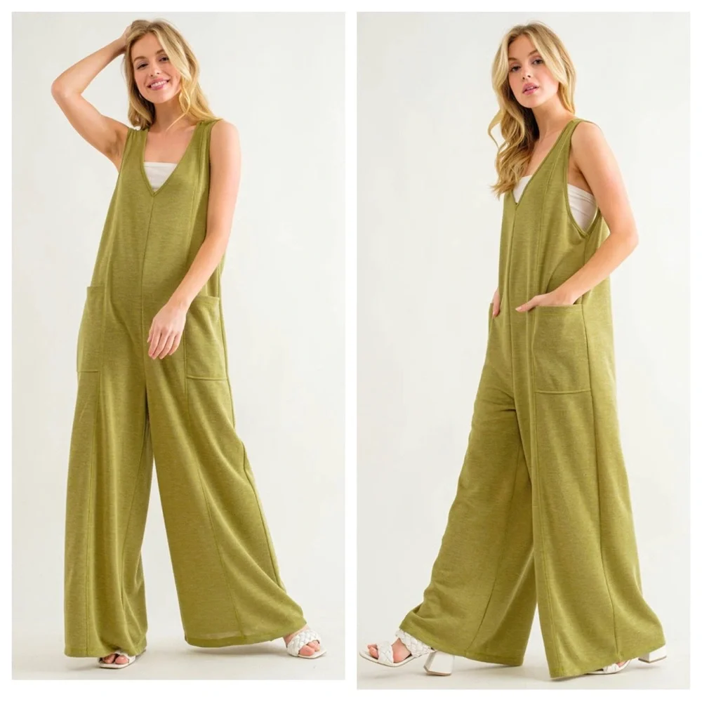 15 Relax fit Wide Leg V-neck Jumpsuit With Front Pockets - Picture 1 of 4
